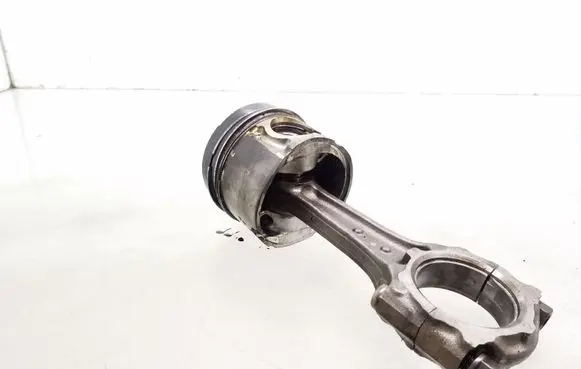 Opel Astra H Piston with connecting rod P885