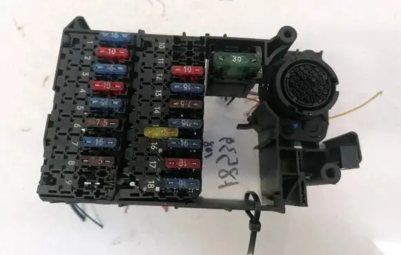 Mercedes-Benz E W210 Fuse box set 2105450640 08540030030