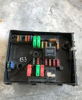 Volkswagen Golf V Fuse module 1K0937125A