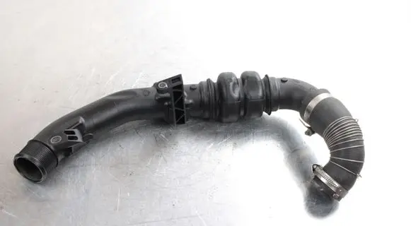 Ford Kuga II Intercooler hose/pipe DS736C646FJ