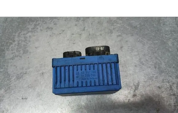 Opel Corsa D Glow plug pre-heat relay 55557760