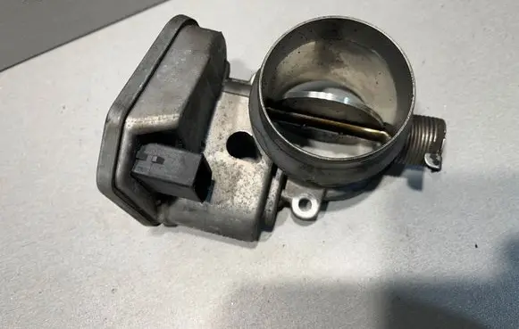BMW 3 E92 E93 Engine shut-off valve 7804384