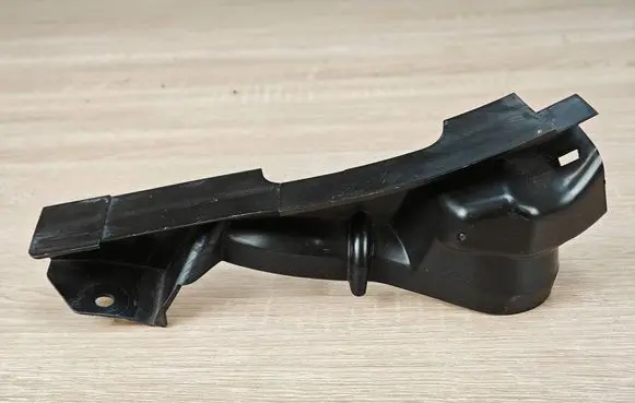 Fender mounting bracket