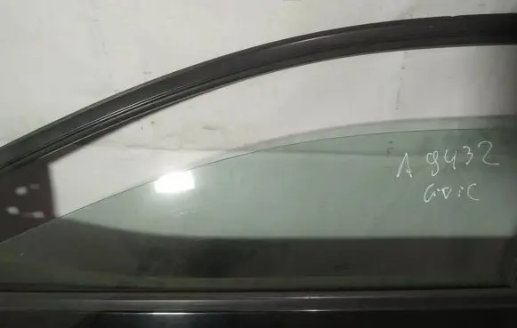 Honda Civic Front door window glass four-door as2