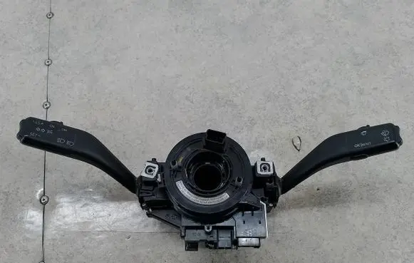 Volkswagen Golf Plus Wiper turn signal indicator stalk/switch 