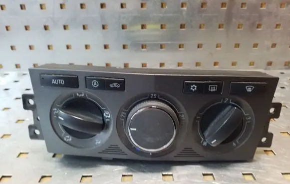 Opel Antara Climate control unit 96827394