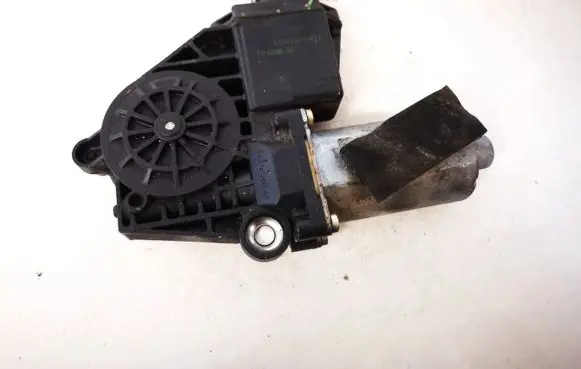 Mitsubishi Space Star Front door window regulator motor 0130821789