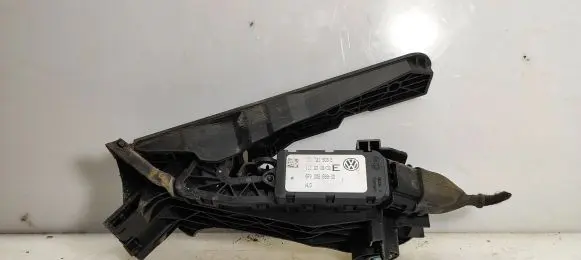 Volkswagen Touran I Accelerator throttle pedal 1T1721503E 6PV00868900 T11022803