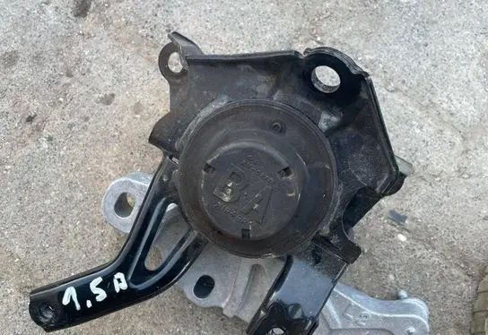 Toyota Yaris XP210 Engine mount vacuum valve 