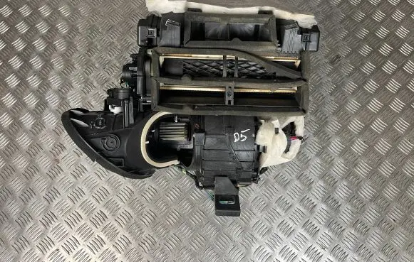 Peugeot 208 II Interior heater climate box assembly 9826065480