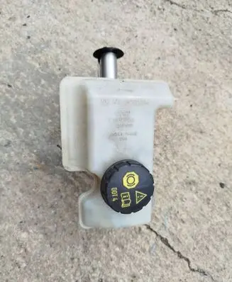 Volkswagen Passat Alltrack Master brake cylinder 5Q1611301C
