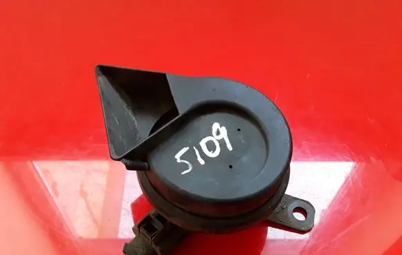 Volkswagen Polo IV 9N3 Horn signal E1000233