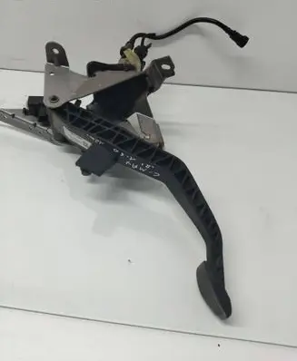Ford C-MAX II Accelerator throttle pedal AV617B633BAB 11925M02