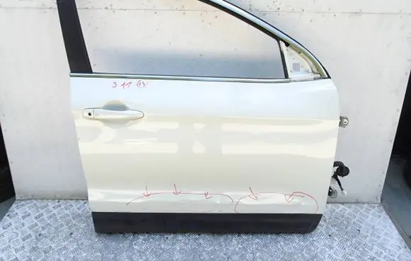 Nissan Qashqai Front door