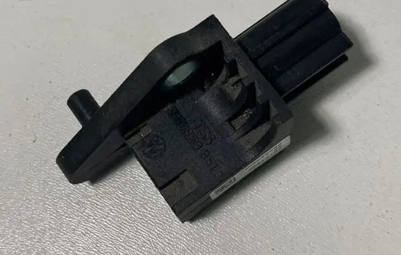 Volkswagen PASSAT B6 Airbag deployment crash/impact sensor 5N0959351B