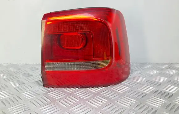 Volkswagen Touran II Rear/tail lights 1T0945096R
