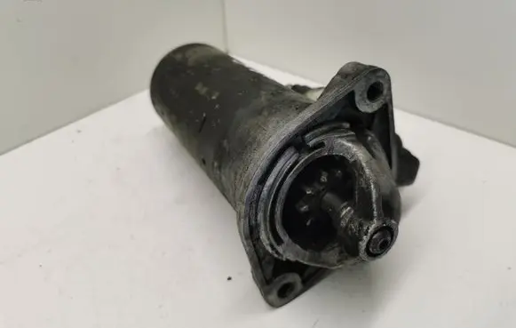 Toyota Avensis T220 Starter motor 0001110132