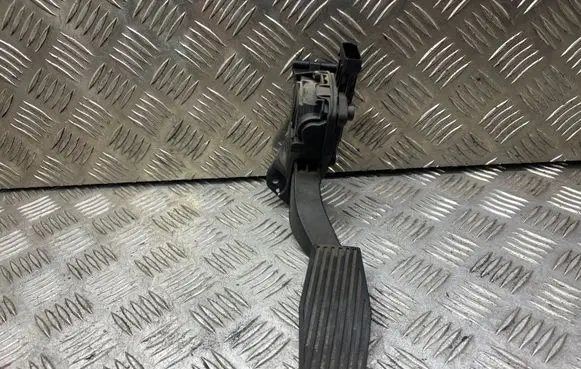 Opel Insignia A Accelerator throttle pedal 13237352