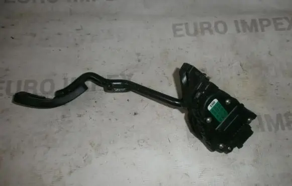 Volkswagen PASSAT B5 Accelerator throttle pedal 8d2721523b