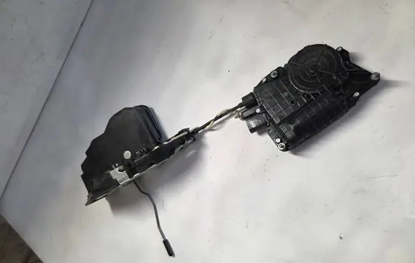 BMW 7 F01 F02 F03 F04 Front door soft close latching motor 4152309800 7185692