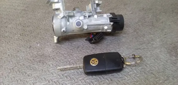 Volkswagen Golf VI Ignition lock 1K0905851B 1K0905865