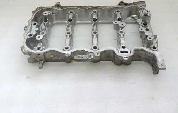Toyota Yaris Rocker cam cover 1110347903