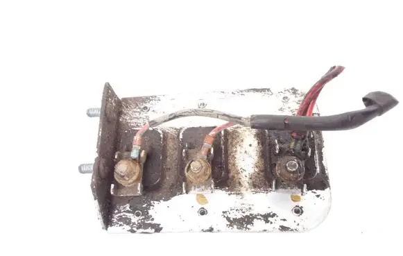 Volkswagen PASSAT B5 Coolant fan relay 8D0959493A