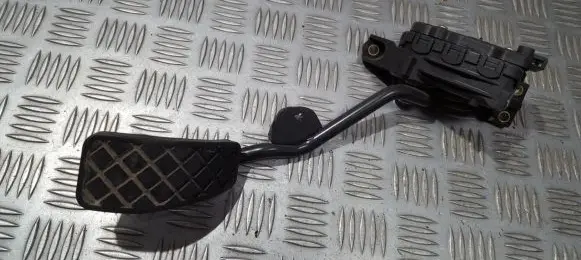 Volkswagen PASSAT B5.5 Accelerator throttle pedal 8D2721523E 6PV007770-09