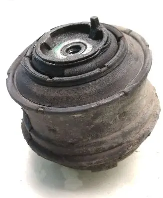 Mercedes-Benz C W202 Engine mount bracket