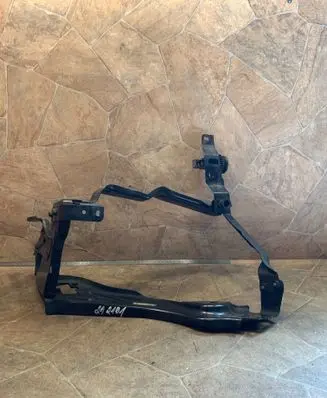 Headlight/headlamp mounting bracket