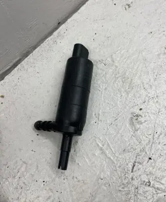 BMW 5 E60 E61 Headlight washer pump 8377430 001004