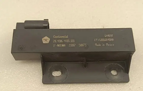 Chrysler Pacifica Aerial antenna amplifier 68068148AA 64469T 30825887