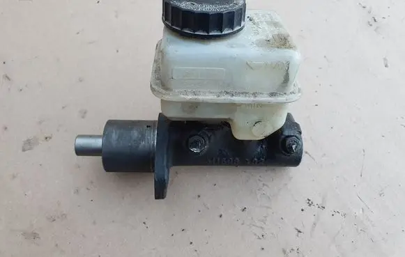 Volkswagen Golf II Master brake cylinder 191611307 533611301 191611019