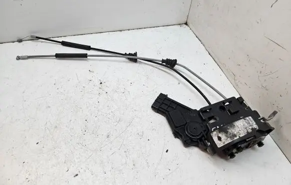 KIA Carens II Rear door lock