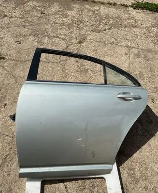 Toyota Avensis T250 Rear door 
