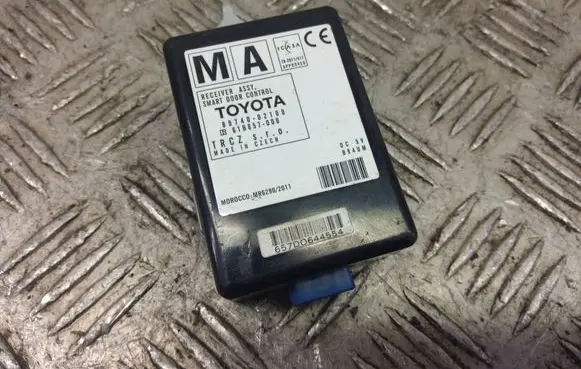 Toyota Auris E180 Door control unit/module 89740-02100