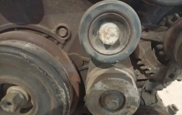 Hyundai ix35 Generator/alternator belt tensioner