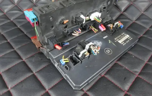 Mercedes-Benz Vito Viano W639 SAM control unit 6395450301 356165 ZGS004