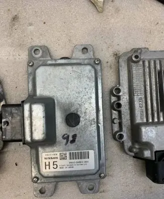 Nissan Juke I F15 Gearbox control unit/module EMu10040N