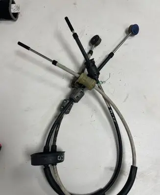 Opel Astra J Gear shift cable linkage 55577317
