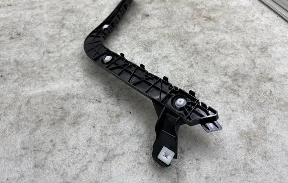 Tesla Model Y Juniper Rear bumper mounting bracket 193258500E 193267800E