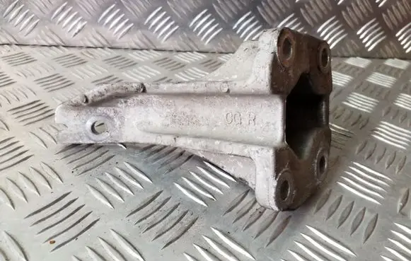 Infiniti FX Engine mounting bracket
