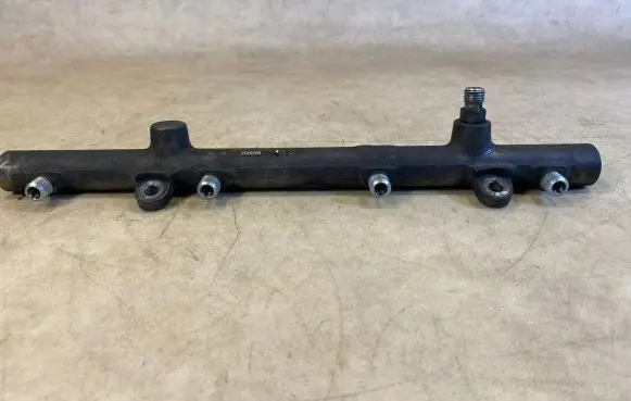 Mercedes-Benz G W461 W463 1st Gen Fuel distributor A6280700095