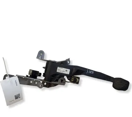Volvo V40 Clutch pedal 31400184