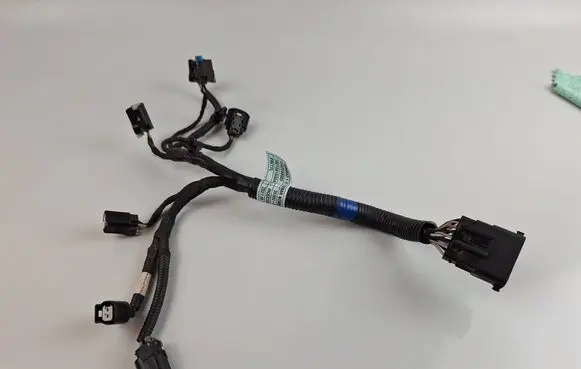 KIA Sportage Fuel injector wires 353022M400