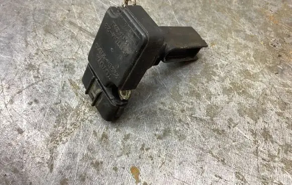 Toyota Avensis Verso Mass air flow meter 2220427010