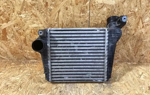 Porsche Macan (95B) Intercooler radiator 95b145804e