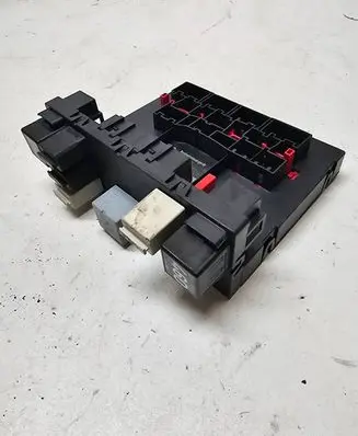 Volkswagen Golf V Comfort/convenience module 3C0937049E 01960688 F005V00526