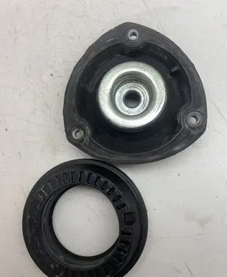 Volkswagen PASSAT B8 Front upper strut mount 5Q0412331C