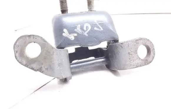 Honda CR-V Rear door upper hinge